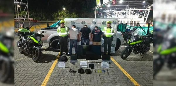 EN VIDEO: Los pillaron y capturaron cuando iban en un carro con elementos hurtados en el Oriente antioqueño