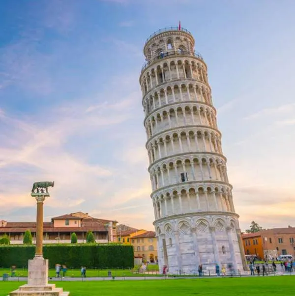 Foto de Torre de Pisa, en nota de por qué se inclinó esa estructura.
