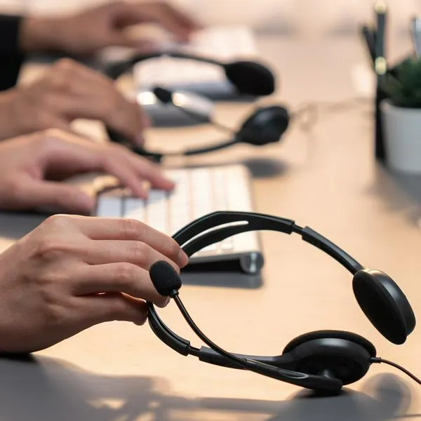 Multinacional de contact centers con presencia en Colombia planea recorte de personal