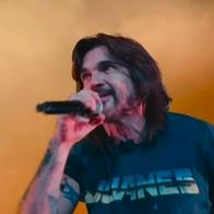 El cantante Juanes sorprendió a sus seguidores durante un concierto en Pereira de cómo fue su primera vez en un motel. Puso a reír a más de uno.