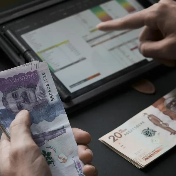 Aterrizan a varios trabajadores en Colombia: no tendrán derecho a prima de servicios