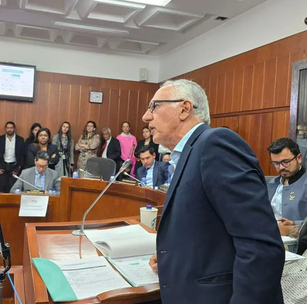 El ministro de Salud, Guillermo Alfonso Jaramillo, en debate de control político por sistema de salud del magisterio.