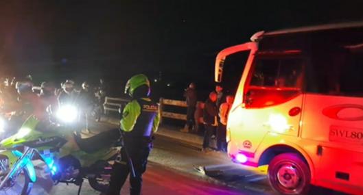 Trágico accidente en Soacha, Cundinamarca. Choque entre 3 vehículos y un ciclista dejó 2 muertos y una persona herida en la vía Indumil. 