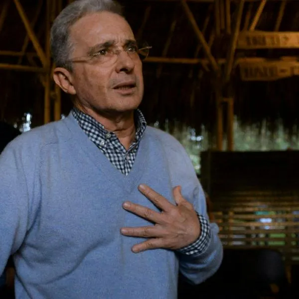 Uribe dice que “lo peor” de las FF. MM. es “quedarse quietas por la orden de un gobierno”