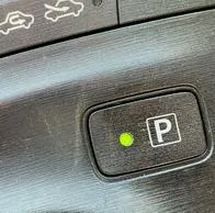 ¿Qué significa el botón P en un carro? 