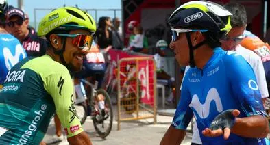 Nairo Quintana tuvo lindo gesto con Daniel Felipe Martínez en el Giro de Italia: video y detalles