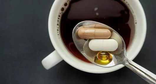 Medicamentos que no debería consumir con café y qué sucedería si lo hace