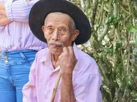 Abuelo de 78 años perdió todo luego de voraz incendio; casa quedó hecha pedazos