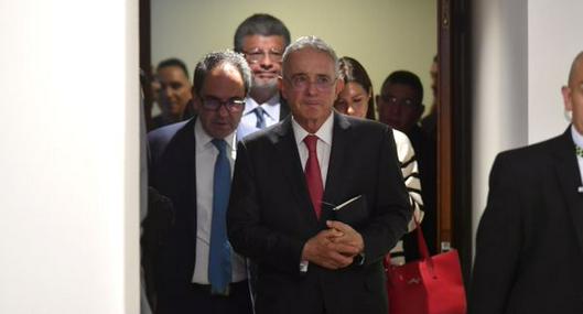 Expresidente y jefe del Centro Democrtico se reuni en Bogot con delegados de la Comisin Interamericana de Derechos Humanos (CIDH).