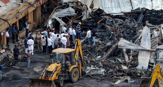 Veintisiete muertos en incendios de un parque de atracciones y 6 en un hospital infantil en India