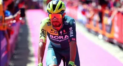 Daniel Felipe Martínez, orgullo colombiano: es subcampeón del Giro de Italia 2024