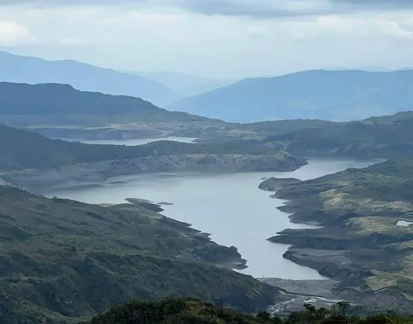 Una zona cambia de turno en el racionamiento de agua de Bogotá por situación del embalse Chuza