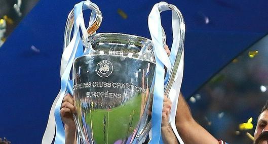 Copa de la Champions League, en nota sobre la diferencia entre el premio del torneo masculino y el femenino