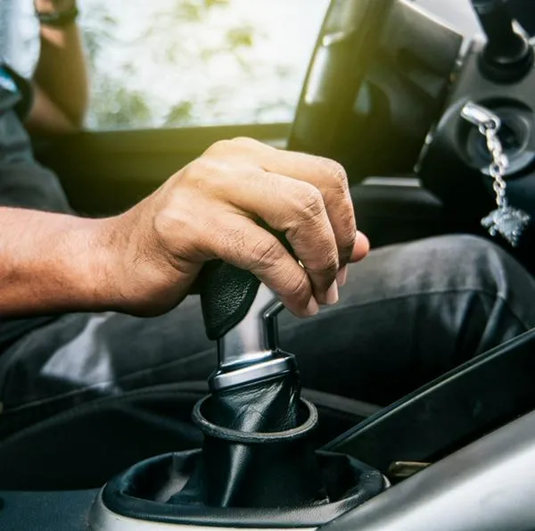 ¿Cuándo un carro se jalonea qué puede ser? 