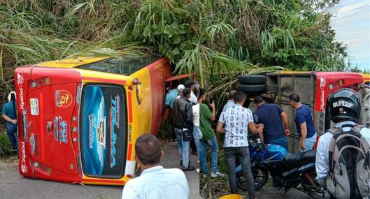 Accidente de una buseta de Rápido Tolima dejó varios lesionados entre Venadillo y Santa Isabel
