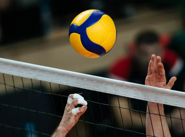 Ordenan reintegro de deportista trans expulsada de la Liga Antioqueña de Voleibol