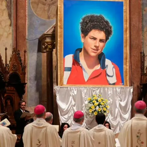 Oración completa para pedir un favor o intercesión a Carlos Acutis. Se le atribuyen dos milagros y su fecha de celebración es el 12 de octubre. 