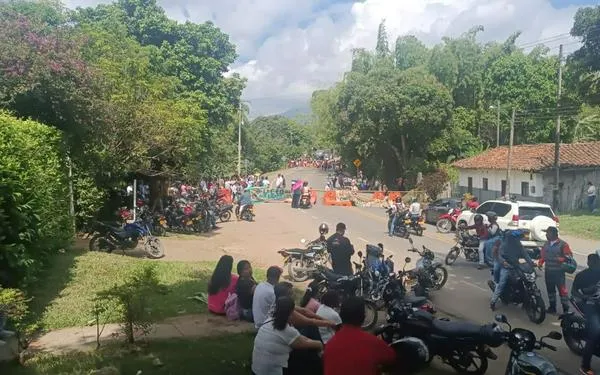 Se registra bloqueo en la vía Panamericana en zona rural de Santander de Quilichao