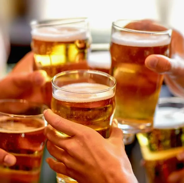 Cervecería está regalando comida por compra de cerveza.