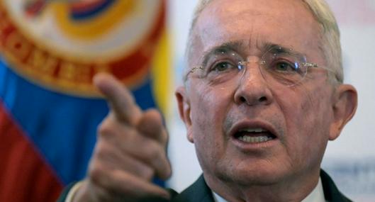 Insisten en acusaciones contra Álvaro Uribe por presunto tráfico de influencias