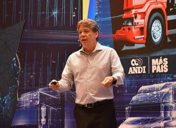 Bruce Mac Master apuntó al gobierno Petro y dijo que logró una crisis con retiro de la EPS Sura
