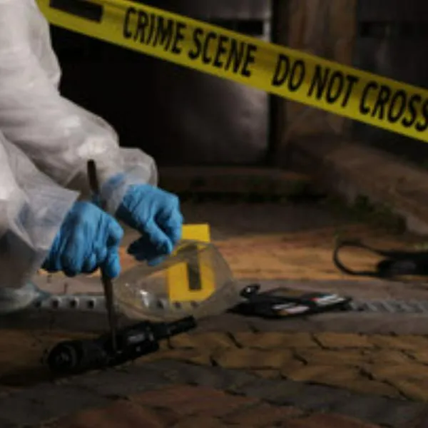 Homicidio Medellín: encontraron a hombre sin vida en una quebrada y con heridas