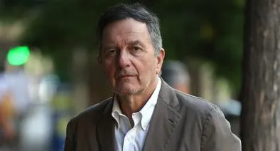 A. Latina se deja seducir por caudillos, y sus pueblos “terminan mal”