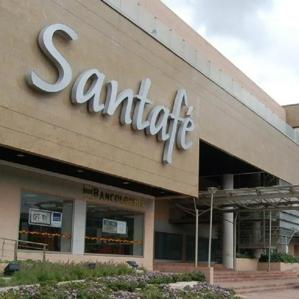 Crimen en centro comercial Santafé hoy en Bogotá: testigo da unos detalles