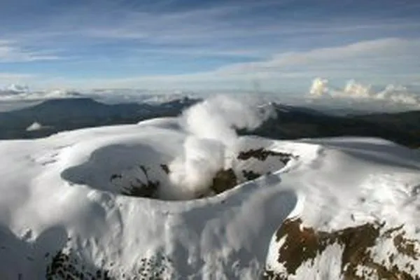 Nevado del Ruiz y otros siete volcanes en alerta amarilla