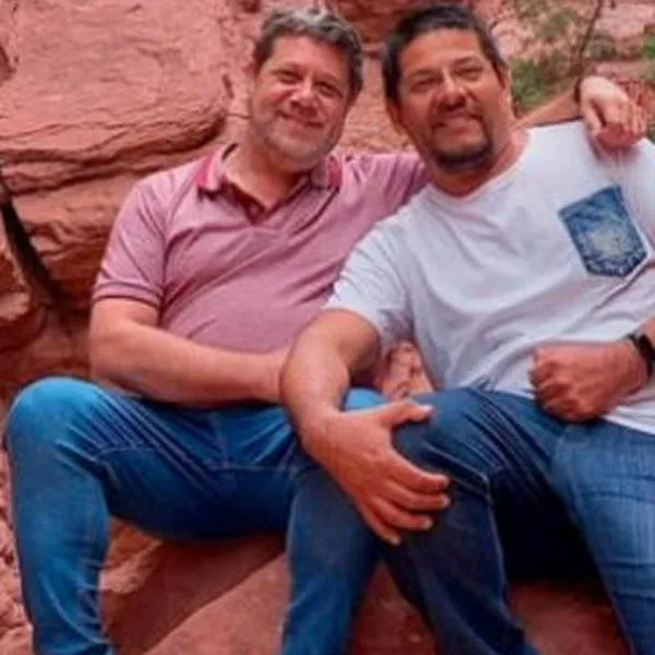Hombre se separó de su esposa tras 26 años de casado y terminó enamorado de su vecino; historia en Argentina se hizo viral 