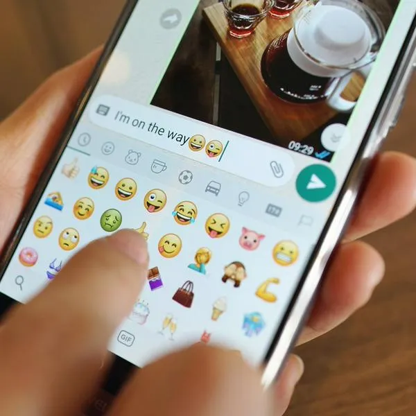 Emojis de WhatsApp, en nota sobre el que está vinculado a amantes