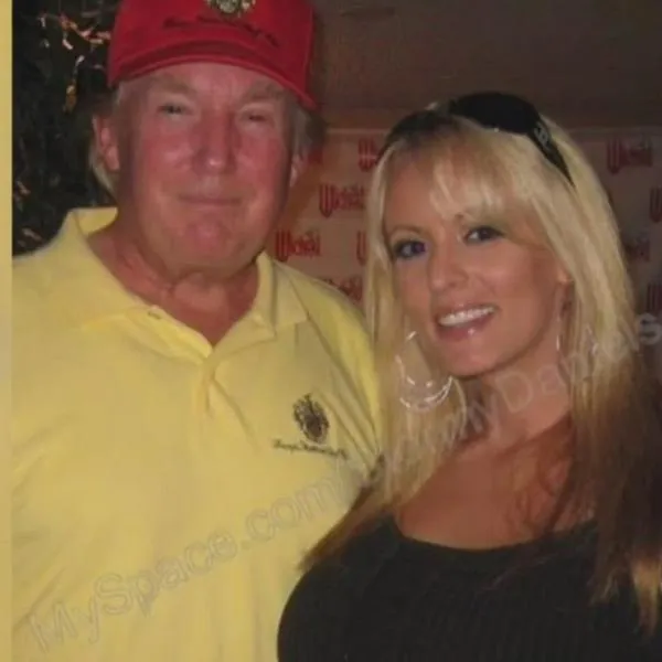Stormy Daniels es una actriz de contenido para adultos que testificó contra Donald Trump y este fue encontrado culpable.