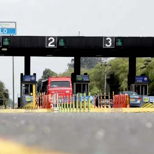 Confusión por videos de conductores que evaden pago de peajes