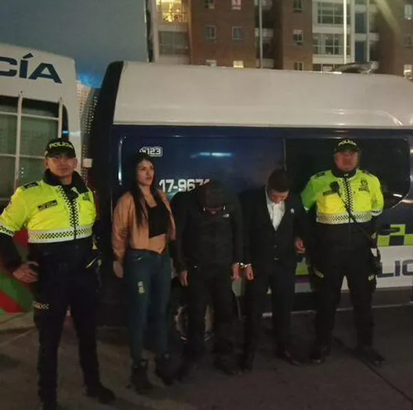Ladrón atracaba a personas en Transmilenio, mientras iba disfrazado de estudiante del Sena