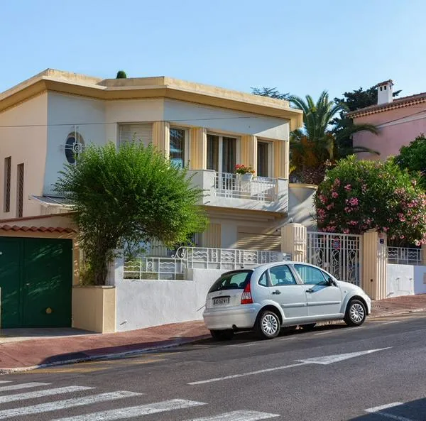 ¿Cómo evitar que mi vecino se estacionen frente a mi casa? 