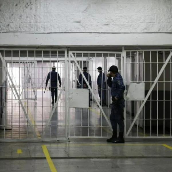 Gobierno firmó ley que les quitará preciado beneficio penal a feminicidas