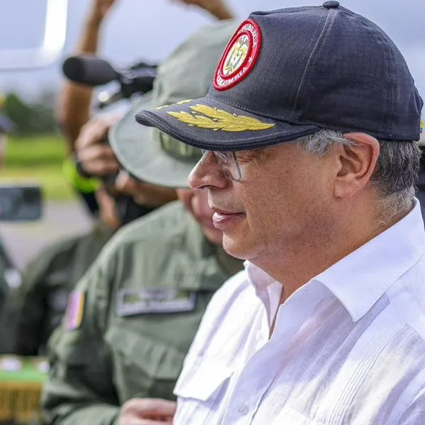Gustavo Petro une asesinatos de mujeres, construcción de avenida y fútbol