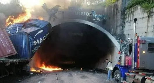 Entrada al túnel Azulejos de La Línea, después de grave accidente de camión el primero de junio de 2024.