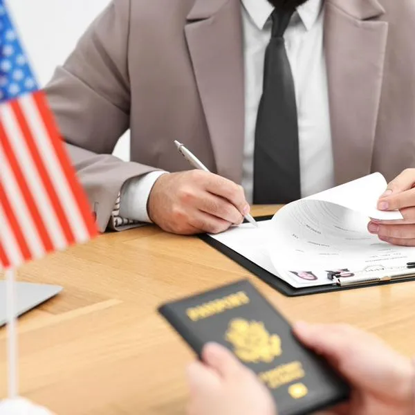 Inmigrante sin papeles deben aportar impuestos para futuras oportunidades de documentación 