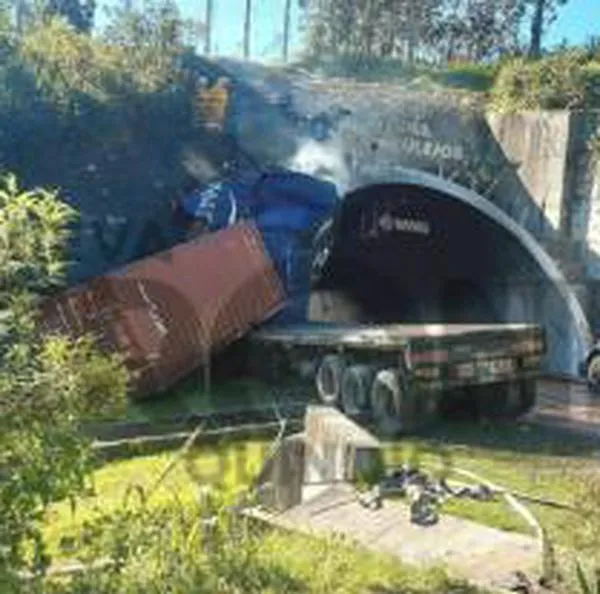 El Ministerio de Transporte inicia investigaciones tras el accidente en el Alto de la Línea.