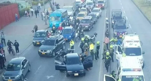 Trancón en la autopista Sur de Bogotá este primero de junio por un tiroteo en el que una persona fue asesinada