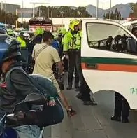 Asesinato en autopista Sur de Bogotá; así quedó el carro de víctima del ataque