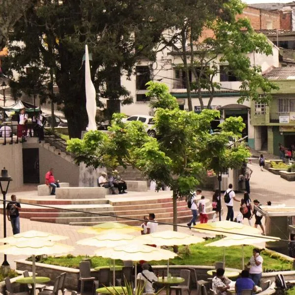 Asesinaron con arma blanca a una mujer en Fredonia, Antioquia: la encontraron en una vía pública