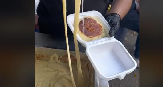 Así es la arepa con más queso en Colombia
