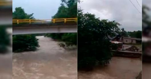 EN VIDEO: Madre e hijo desaparecieron tras ser arrastrados por la creciente de un río en Urabá