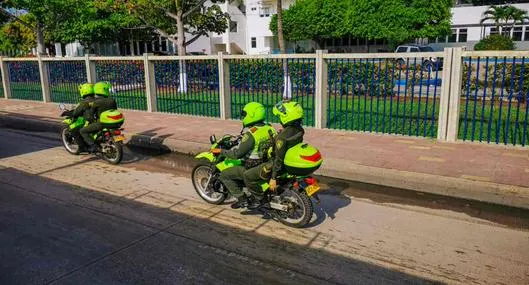Foto de agentes en motocicleta, en nota sobre qué marca de motos usan Policía en Colombia.