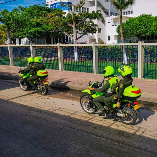Foto de agentes en motocicleta, en nota sobre qué marca de motos usan Policía en Colombia.