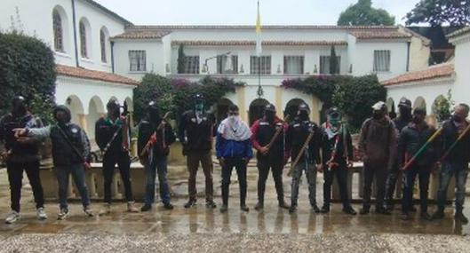 Indígenas y campesinos protestan en Nunciatura Apostólica en Bogotá, ¿qué exigen?