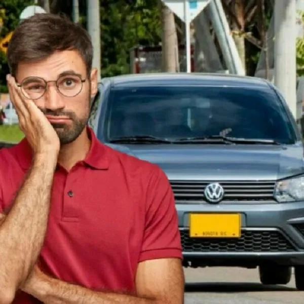 Aclaran a conductores en Colombia si pueden ser multados por no portar la tarjeta de propiedad del vehículo y la licencia de conducción.