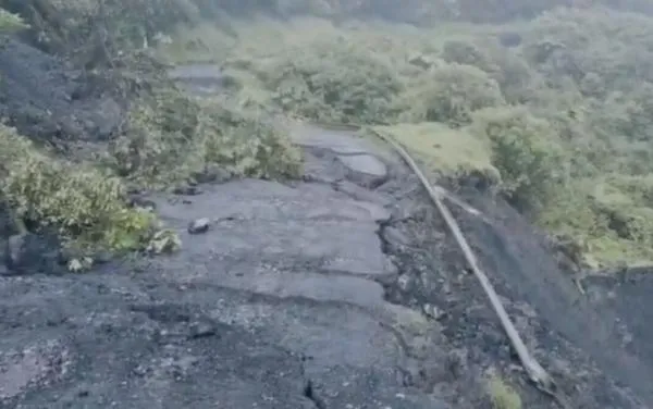 Vía Pasto-Mocoa, cerrada por pérdida de banca en el kilómetro 75